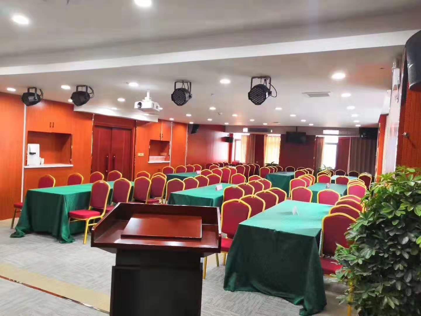 酒店會議室回音大用什么吸音板？